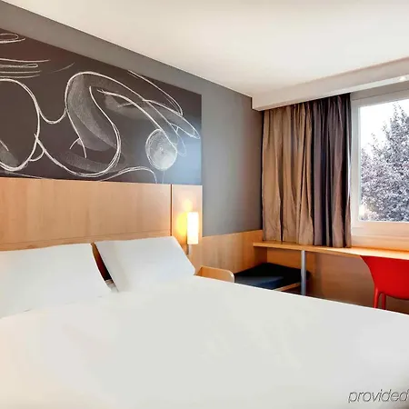 Ibis Clermont Ferrand Nord Riom Hotel Exterior foto